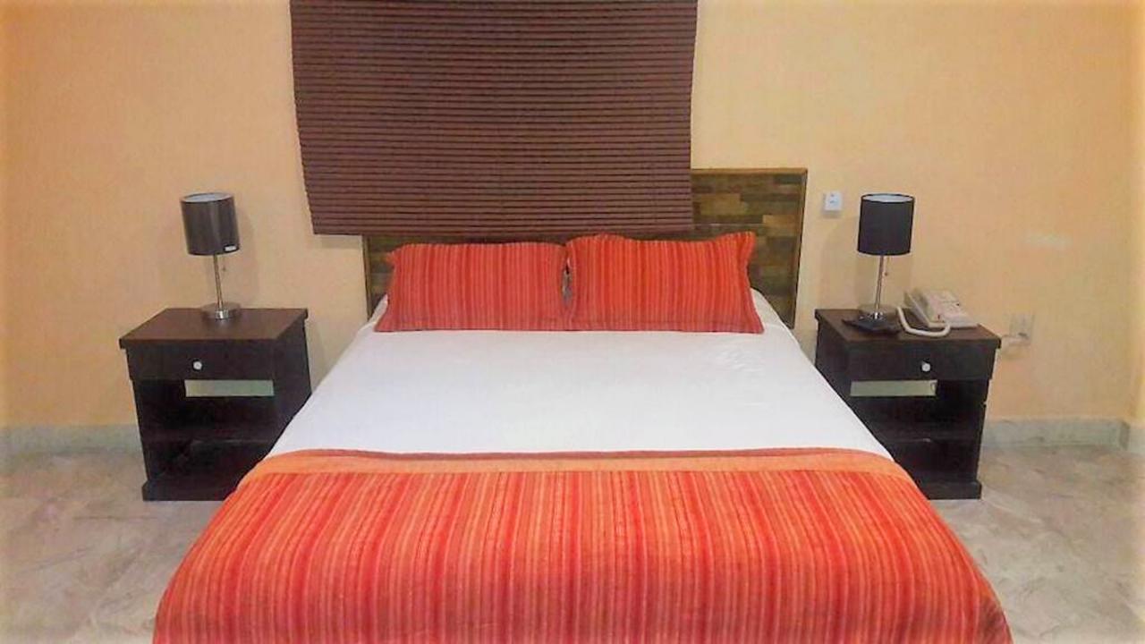 Hotel Versalles 2*