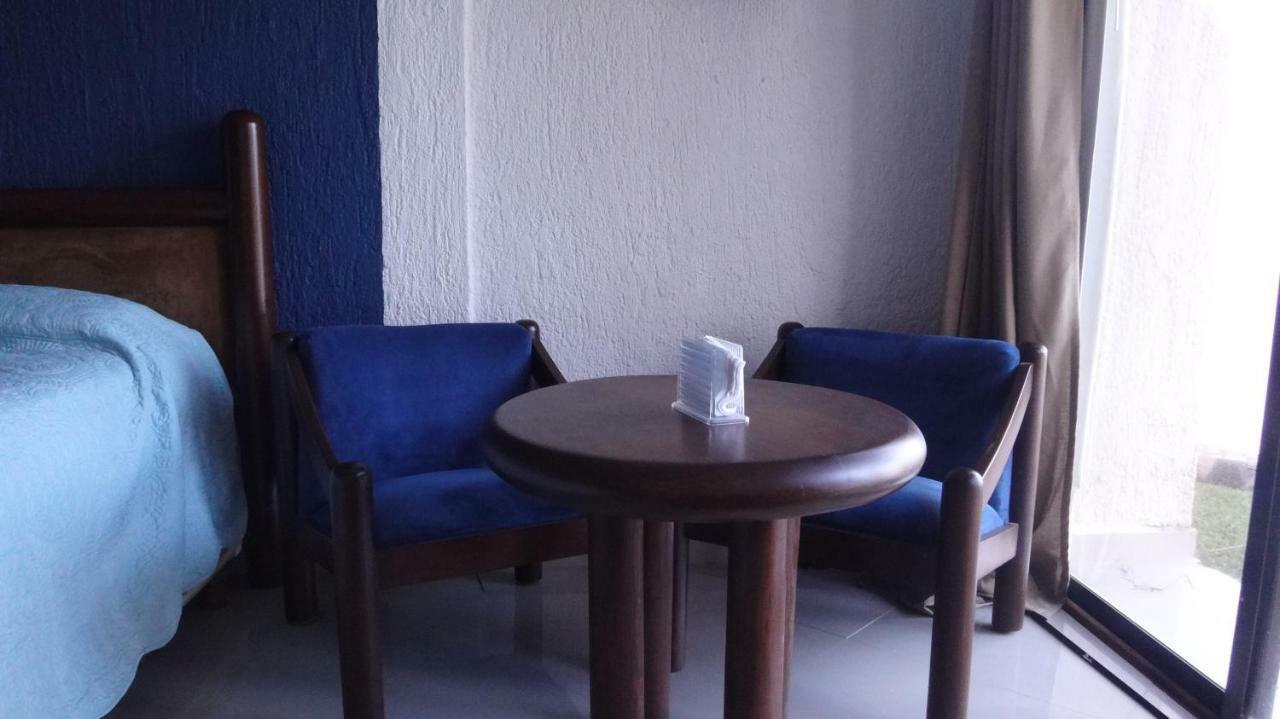 Remodeled Studio In Beachfront Condominium *